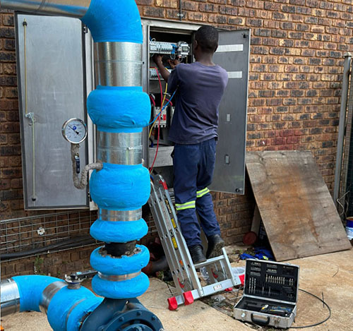 MD Project Solutions team work